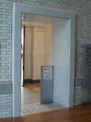 開口部の向こう側は1段低くなっていることに気づきにくく、転倒する